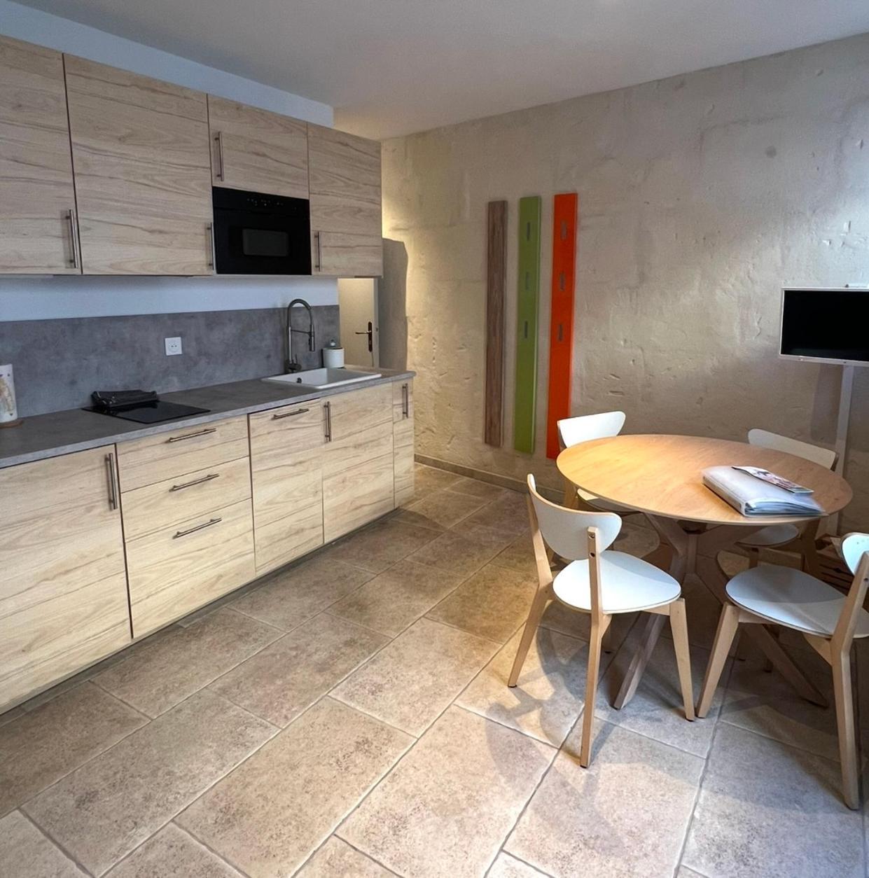 In Arles: De L'amphitheatre Apartment