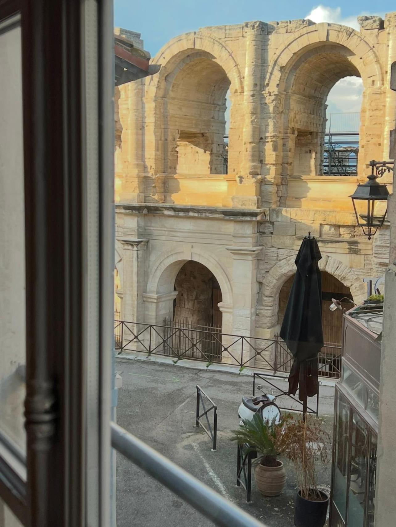 In Arles: De L'amphitheatre