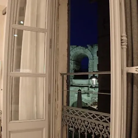 Holiday In Arles: Appartement De L'Amphitheatre Exterior photo