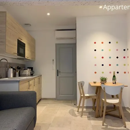 Holiday In Arles: Appartement De L'Amphitheatre Exterior photo