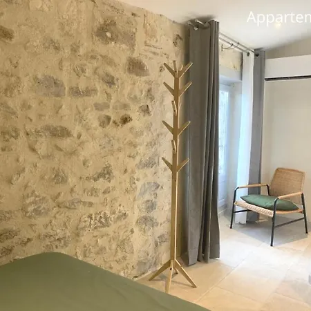 Holiday In Arles: Appartement De L'Amphitheatre Exterior photo