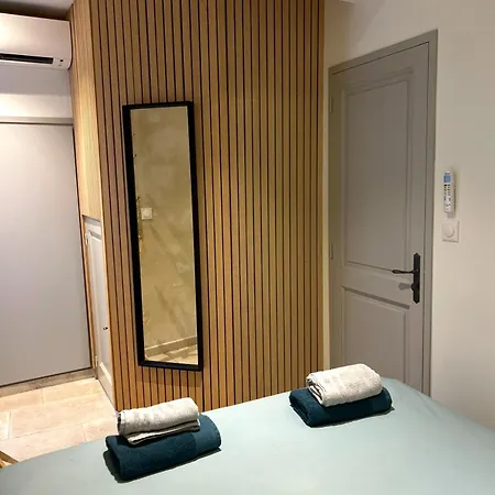 Holiday In Arles: Appartement De L'Amphitheatre Exterior photo