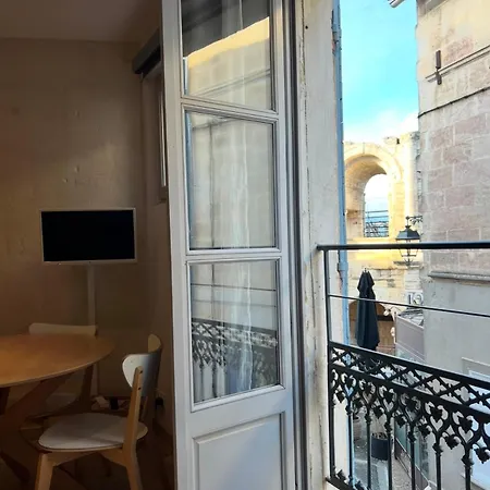 Holiday In Arles: Appartement De L'Amphitheatre Exterior photo