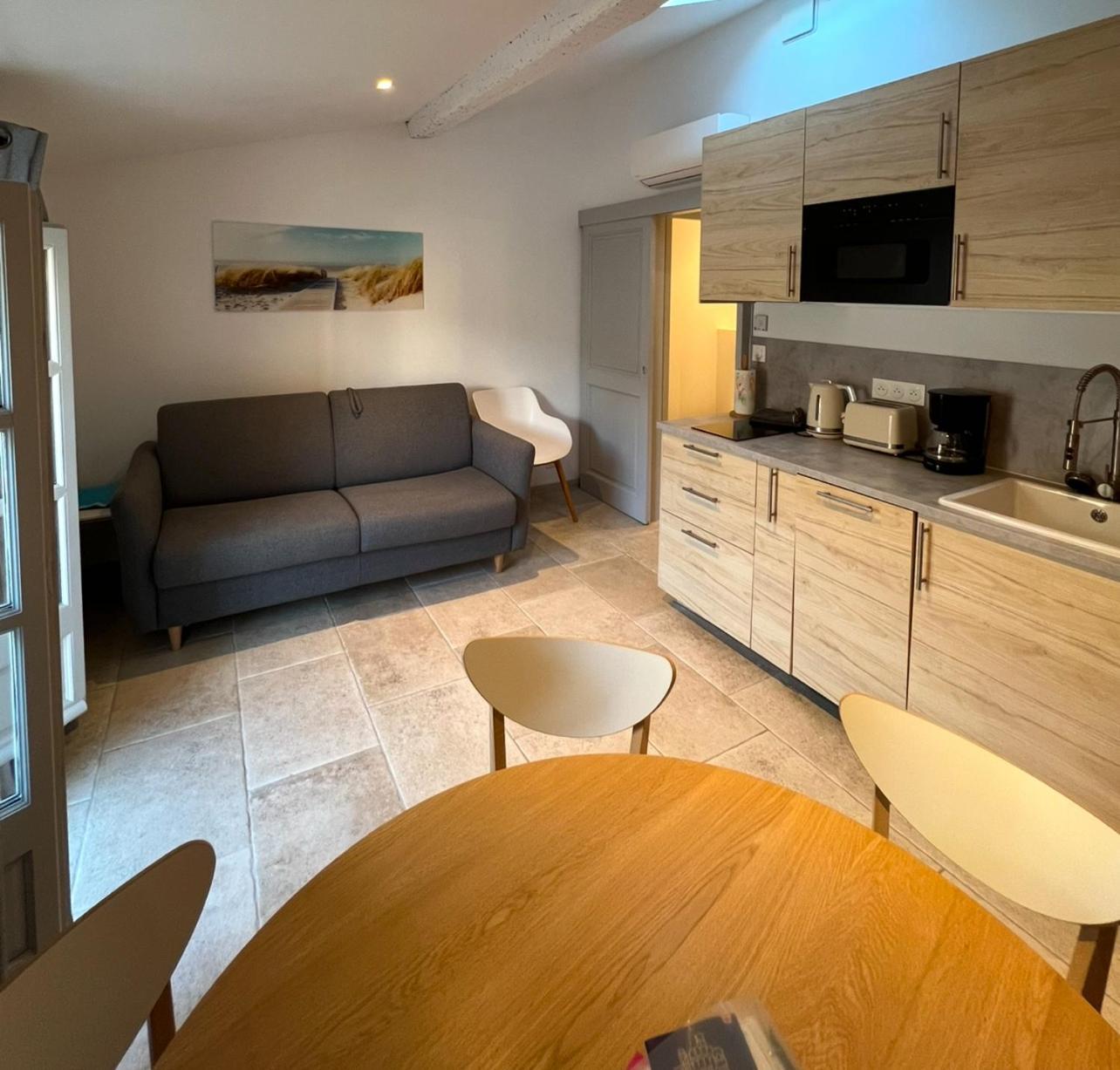 In Arles: De L'amphitheatre Apartment